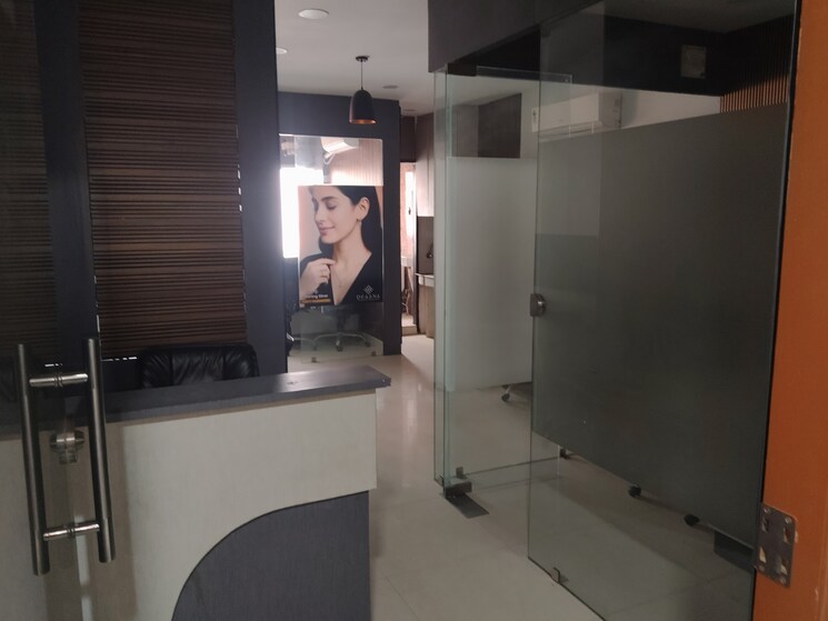 Bathroom, netaji subhash place Commercial Office Space 810 Sq.Ft. In Netaji Subhash Place Delhi 9555568