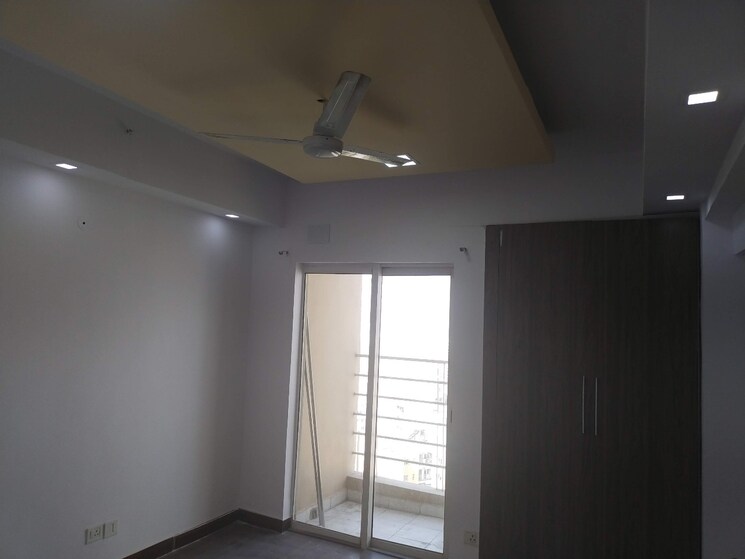Room, paras-tierea 2.5 Bedroom 1195 Sq.Ft. Apartment In Sector 137 Noida 9555600