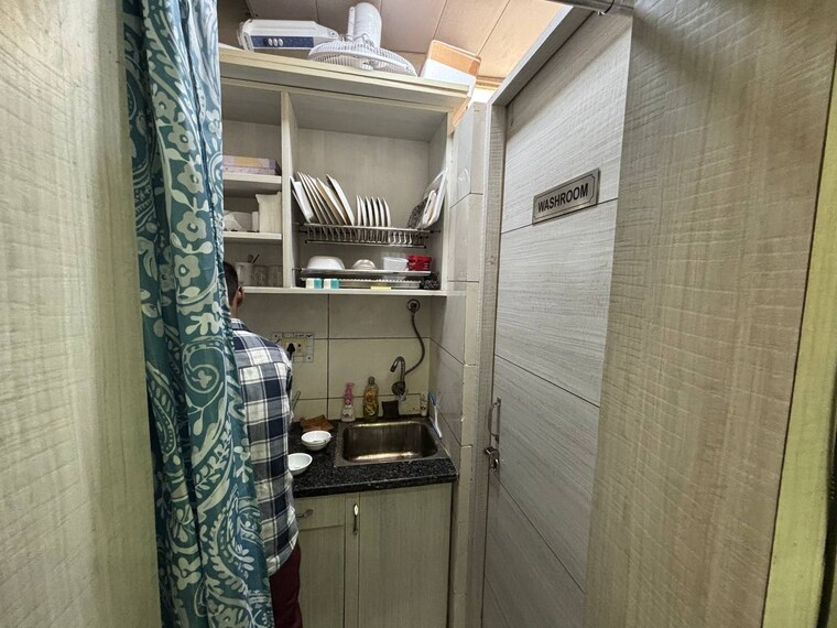 Bathroom, netaji subhash place Commercial Office Space 539 Sq.Ft. In Netaji Subhash Place Delhi 9555593