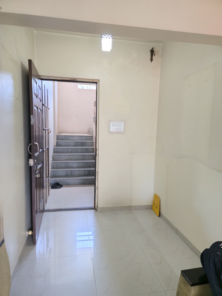 Room, prabhat road 2 Bedroom 1000 Sq.Ft. Apartment In Prabhat Road Pune 9555617