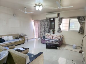 2 BHK Apartment For Rent in Prabhat Road