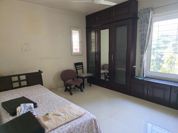 Bedroom in 2 BHK Apartment at Prabhat Road – for Rent