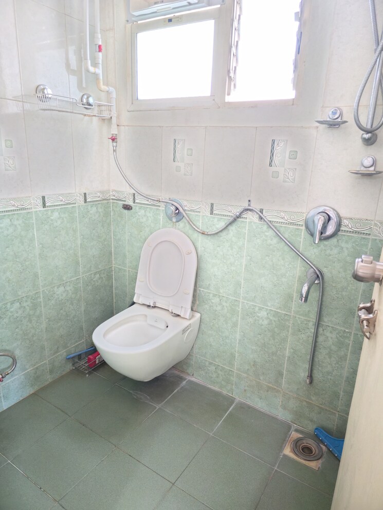 Bathroom, prabhat road 2 Bedroom 1000 Sq.Ft. Apartment In Prabhat Road Pune 9555617