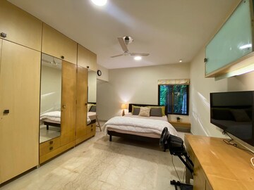 Bedroom in 4 BHK Apartment at Bandra West – for Rent