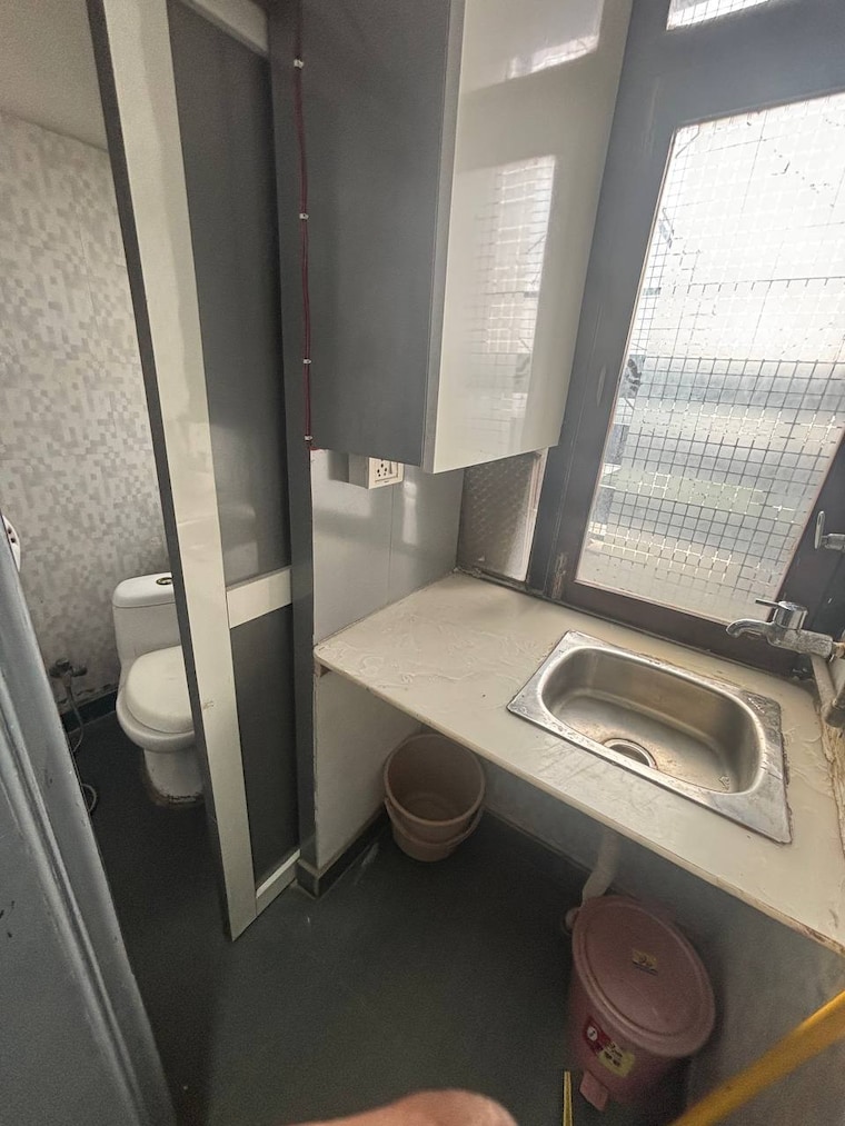 Team Area, netaji subhash place Commercial Office Space 467 Sq.Ft. In Netaji Subhash Place Delhi 9555611