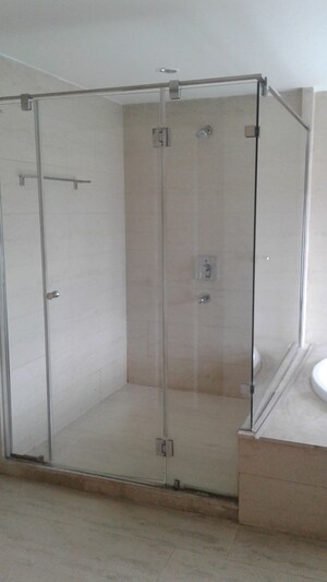 Bathroom in 4 BHK Apartment at DLF The Belaire, Sector 54 – for Rent