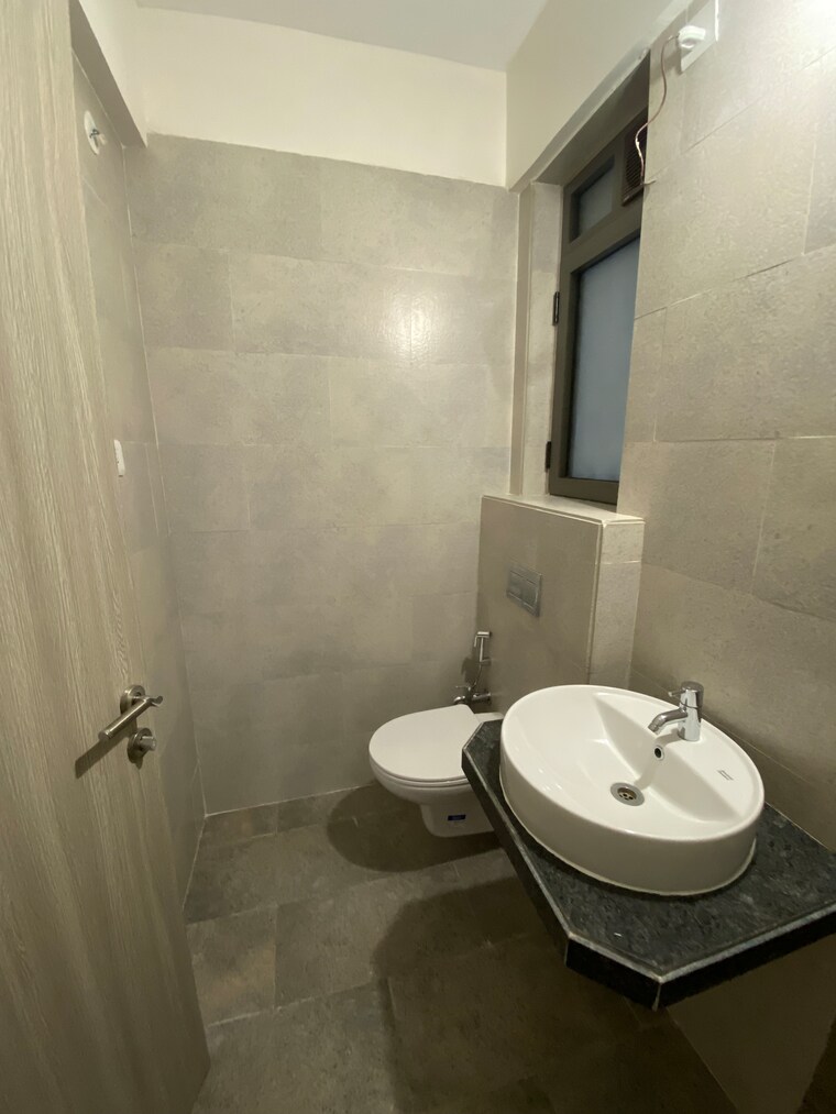 Attached Bathroom, rustomjee-summit 2 Bedroom 728 Sq.Ft. Apartment In Borivali East Mumbai 9555602