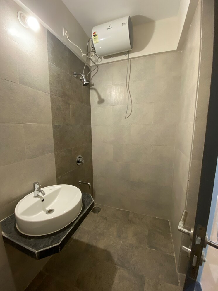 Attached Bathroom, rustomjee-summit 2 Bedroom 728 Sq.Ft. Apartment In Borivali East Mumbai 9555602