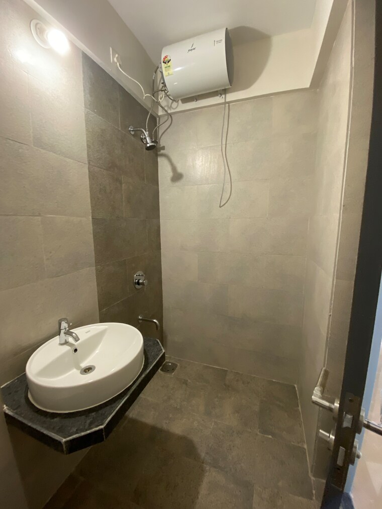 Attached Bathroom, rustomjee-summit 2 Bedroom 728 Sq.Ft. Apartment In Borivali East Mumbai 9555602