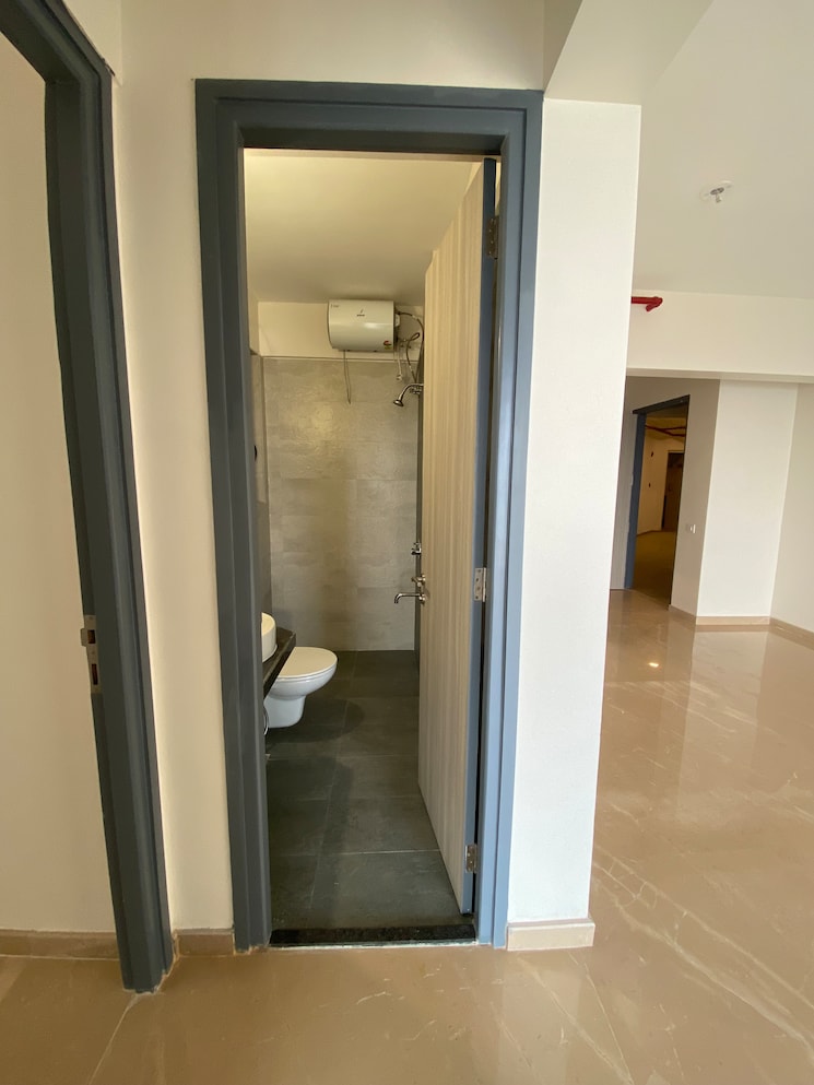 Bathroom, rustomjee-summit 2 Bedroom 728 Sq.Ft. Apartment In Borivali East Mumbai 9555602