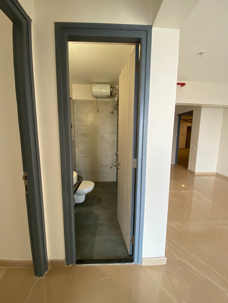 Bathroom, rustomjee-summit 2 Bedroom 728 Sq.Ft. Apartment In Borivali East Mumbai 9555602