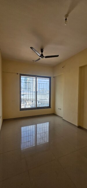 Room in 3 BHK Apartment at Sheth Vasant Athena, Laxmi Nagar – for Rent