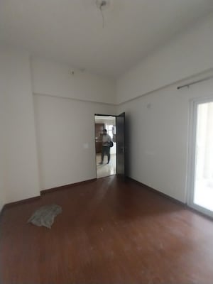 Furnished Amenities in 2.5 BHK Apartment at Paras Tierea, Sector 137 – for Rent