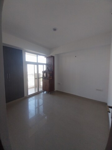 Furnished Amenities in 2.5 BHK Apartment at Paras Tierea, Sector 137 – for Rent