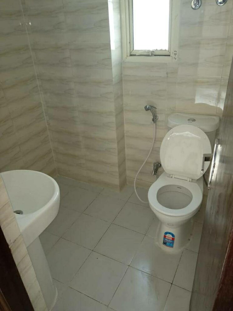 Bathroom, amrapali-golf-homes 3 Bedroom 1115 Sq.Ft. Apartment In Sector 4 Greater Noida Greater Noida 9555647