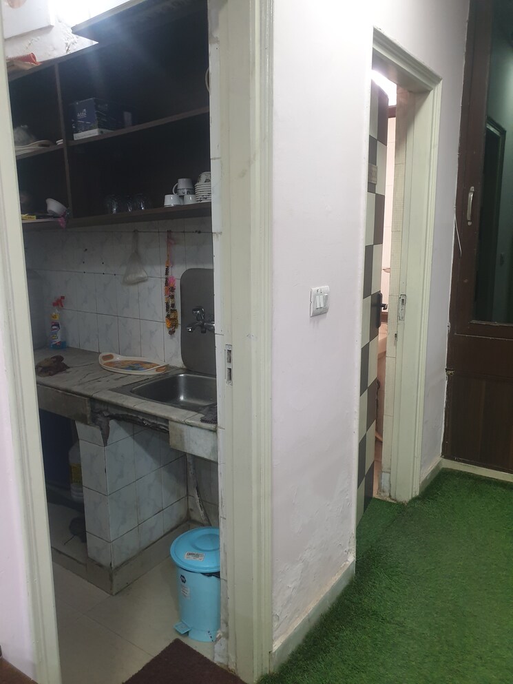 Team Area, netaji subhash place Commercial Office Space 746 Sq.Ft. In Netaji Subhash Place Delhi 9555662