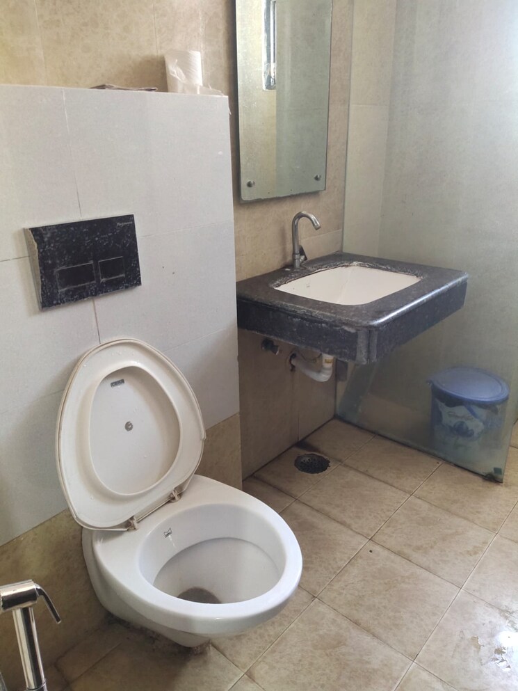 Bathroom, gomti nagar Commercial Office Space 1200 Sq.Ft. In Gomti Nagar Lucknow 9555705