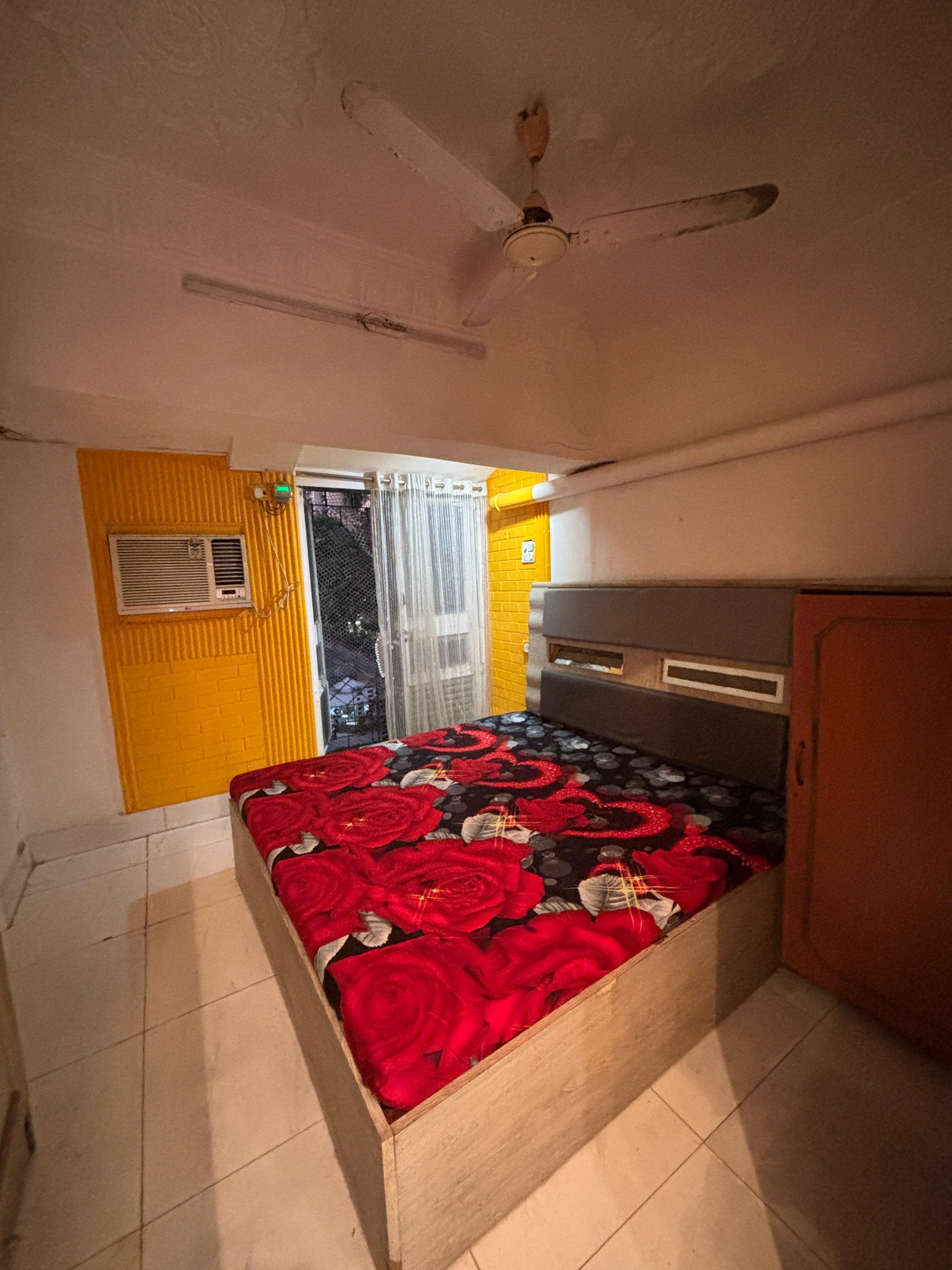 2 BHK Apartment For Rent in Golds Green Apartment