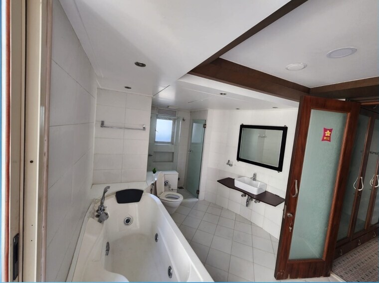 Bathroom, rustomjee-9-jvpd 4 Bedroom 2500 Sq.Ft. Apartment In Juhu Mumbai 9555722