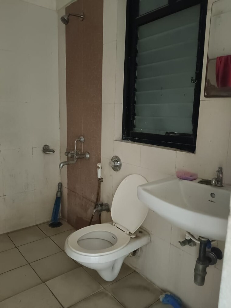 Bathroom, baner 3 Bedroom 1400 Sq.Ft. Apartment In Baner Pune 9555797