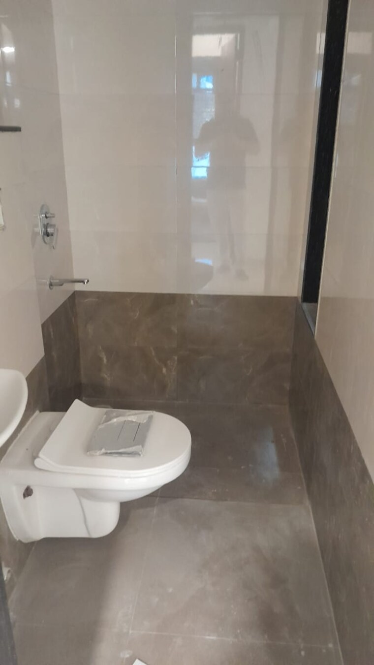 Bathroom, malad west 2 Bedroom 565 Sq.Ft. Apartment In Malad West Mumbai 9555776