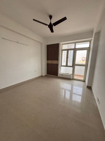 Room in 2.5 BHK Apartment at Supertech Ecociti, Sector 137 – for Sale