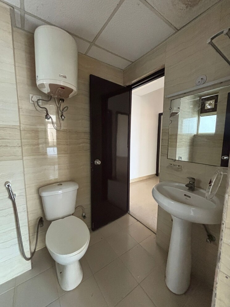 Bathroom, supertech-ecociti 2.5 Bedroom 1295 Sq.Ft. Apartment In Sector 137 Noida 9555742