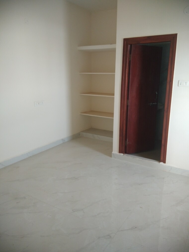 Room, kukatpally 3 Bedroom 2000 Sq.Ft. Apartment In Kukatpally Hyderabad 9555843