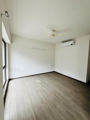 Room in 2 BHK Builder Floor at Smart World Orchard, Sector 61 – for Sale