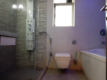 Bathroom in 5 BHK Villa at Chembur – for Rent