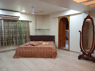 Bedroom in 5 BHK Villa at Chembur – for Rent