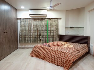 Bedroom in 5 BHK Villa at Chembur – for Rent