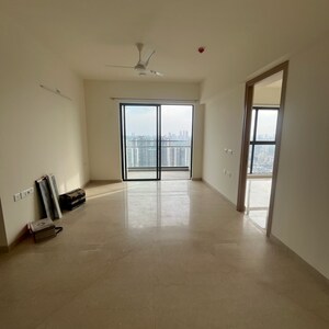 Room in 3.5 BHK Apartment at Lodha Woods, Lokhandwala – for Rent