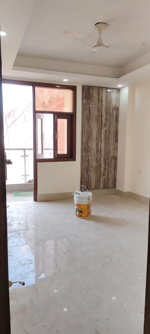 Room in 2 BHK Builder Floor at Saket – for Rent