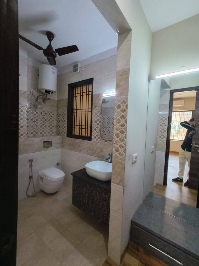 Bathroom, chattarpur 3 Bedroom 1150 Sq.Ft. Builder Floor In Chattarpur Delhi 9555914