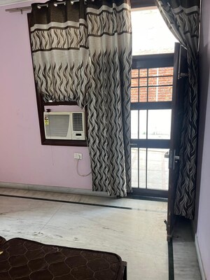 Room in 1 RK Builder Floor at RWA Apartments Sector 52, Sector 52 – for Rent