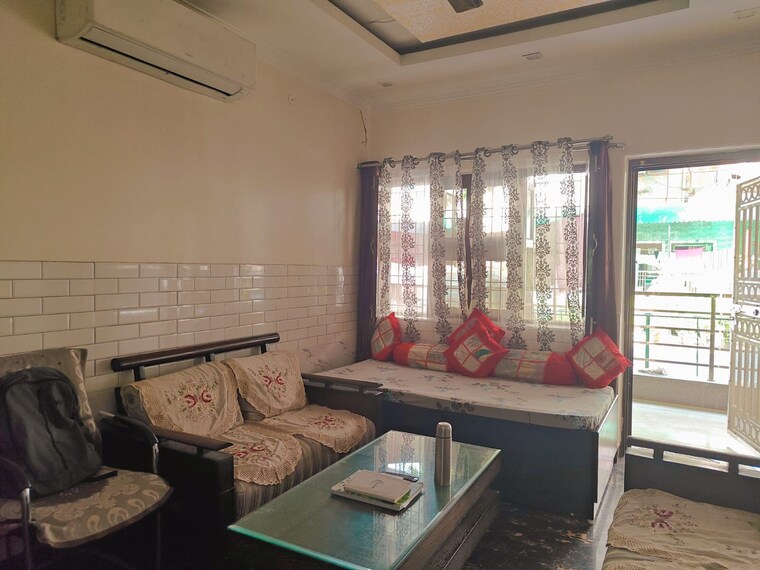 Living Room, jagriti-apartments 1 Bedroom 1000 Sq.Ft. Independent House In Sector 71 Noida 9555940