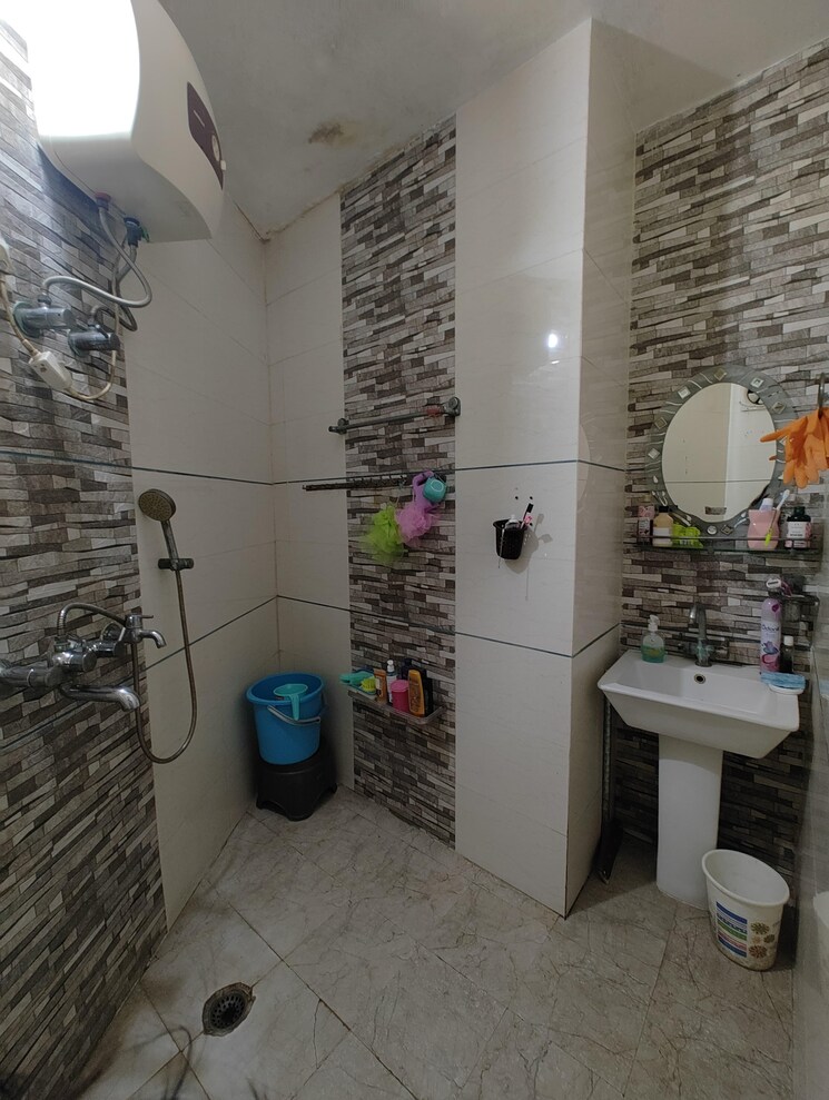 Bathroom, jagriti-apartments 1 Bedroom 1000 Sq.Ft. Independent House In Sector 71 Noida 9555940
