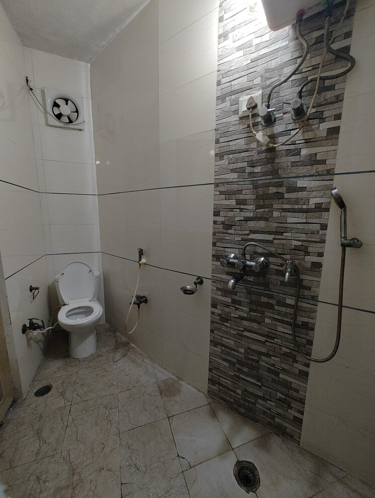 Bathroom, jagriti-apartments 1 Bedroom 1000 Sq.Ft. Independent House In Sector 71 Noida 9555940
