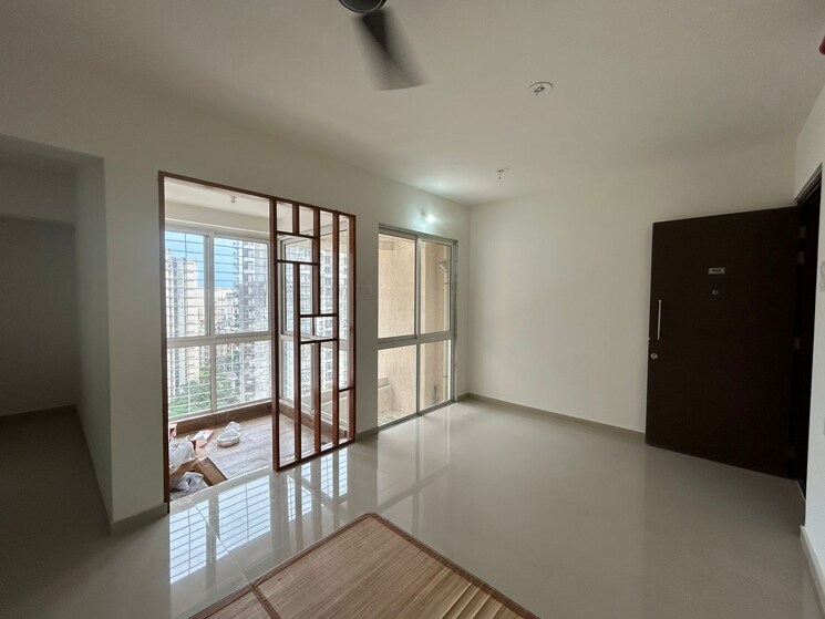 Room, dss-mahavir-estella 1 RK 300 Sq.Ft. Apartment In Ghodbunder Road Thane 9555947