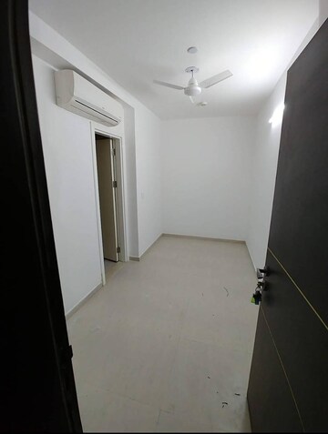Building Lobby in 3 BHK Apartment at DLF The Crest, Sector 54 – for Rent