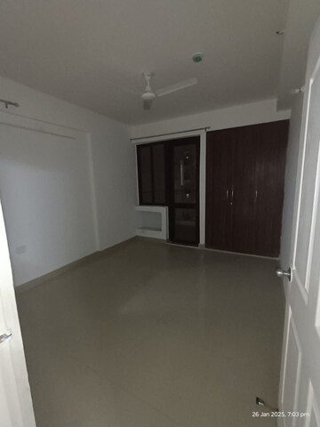 3 BHK Apartment For Rent in RG Luxury Homes, Sector 16b Greater Noida
