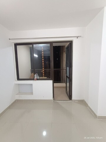 Room in 3 BHK Apartment at RG Luxury Homes, Sector 16b Greater Noida – for Rent