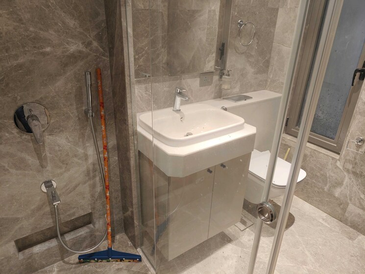 Bathroom, rustomjee-crown 4 Bedroom 2190 Sq.Ft. Apartment In Prabhadevi Mumbai 9555944