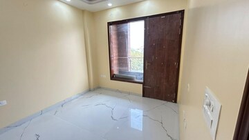 Room in 3 BHK Builder Floor at RWA Apartments Sector 41, Sector 41 – for Rent