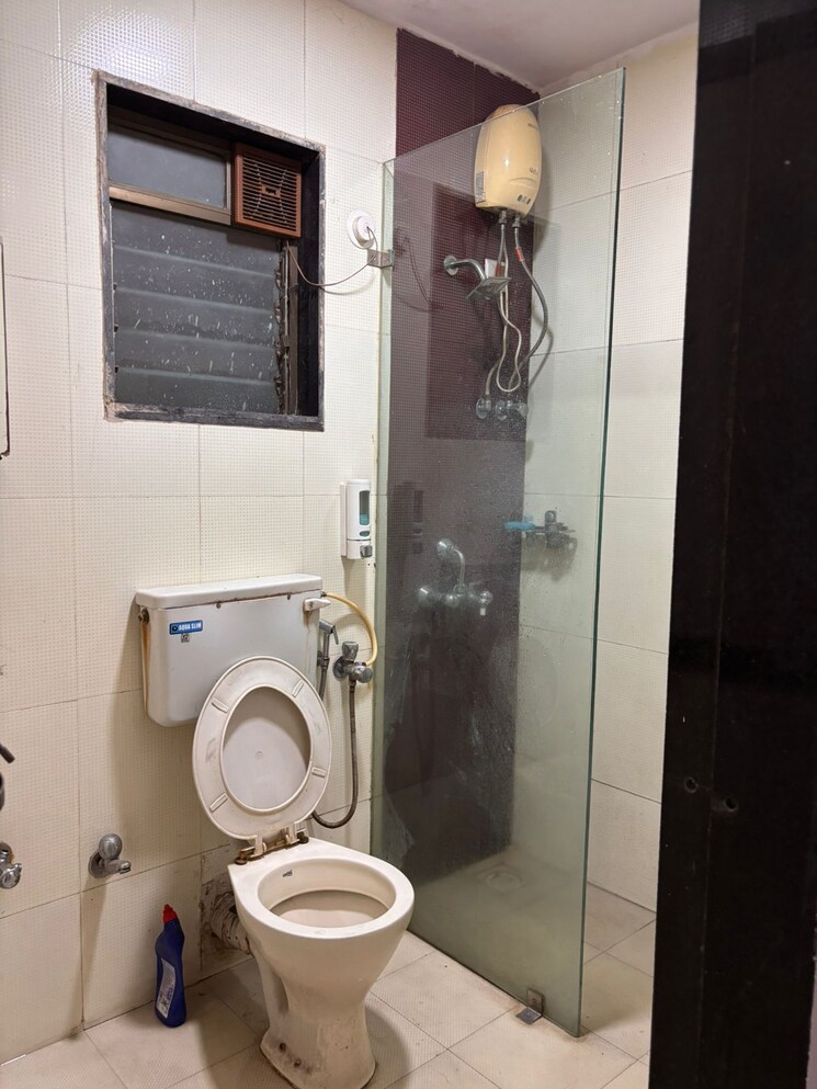 Bathroom, om-sai-plaza 2 Bedroom 600 Sq.Ft. Apartment In Ghodbunder Road Thane 9556069