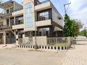 6+ BHK Independent House For Sale in Sector 127
