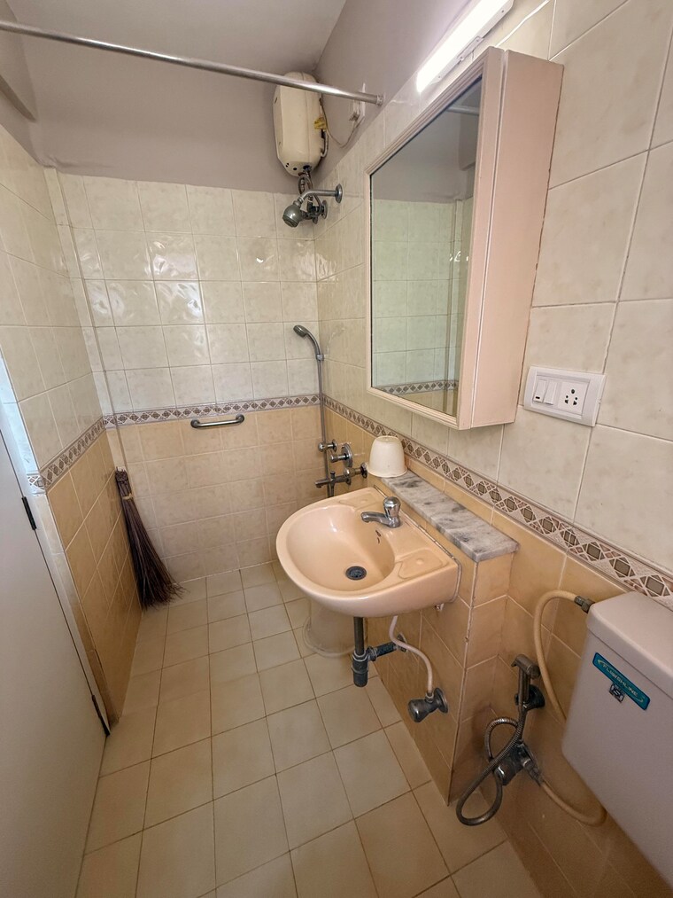 Bathroom, lower parel 4 Bedroom 1678 Sq.Ft. Apartment In Lower Parel Mumbai 9556071