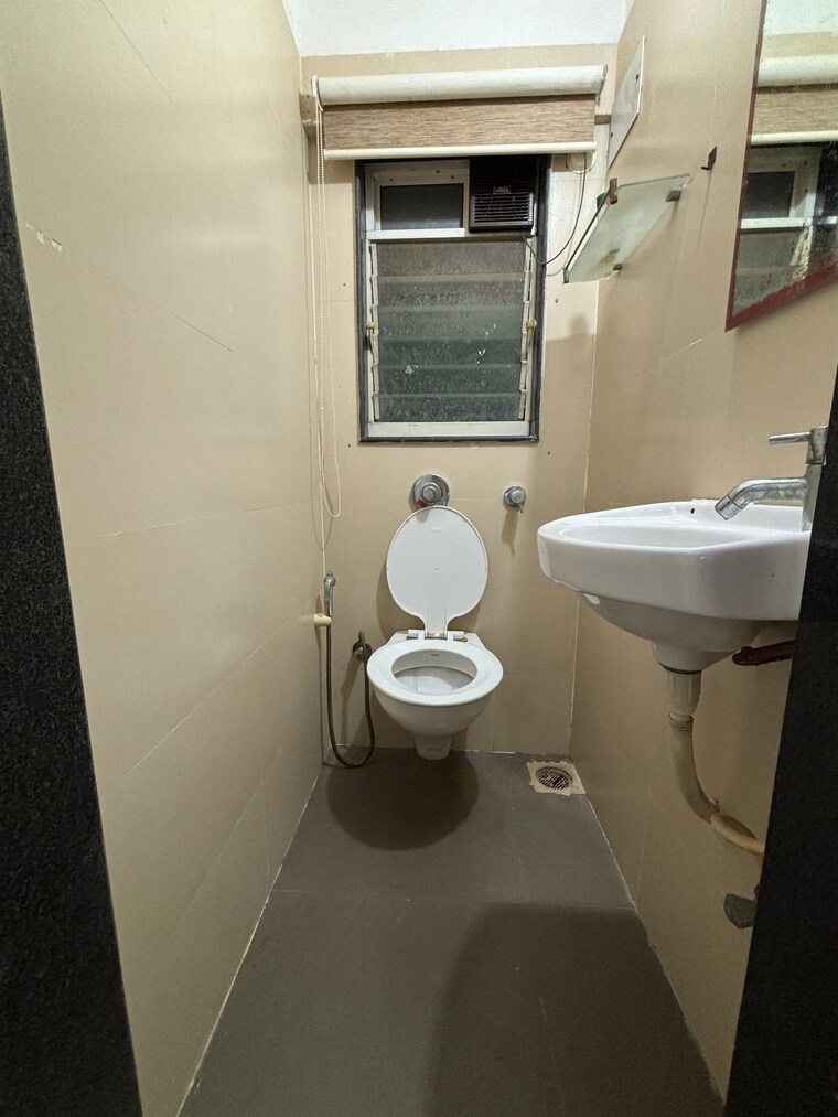 Bathroom, mantri-serene 1 Bedroom 600 Sq.Ft. Apartment In Goregaon East Mumbai 9556089