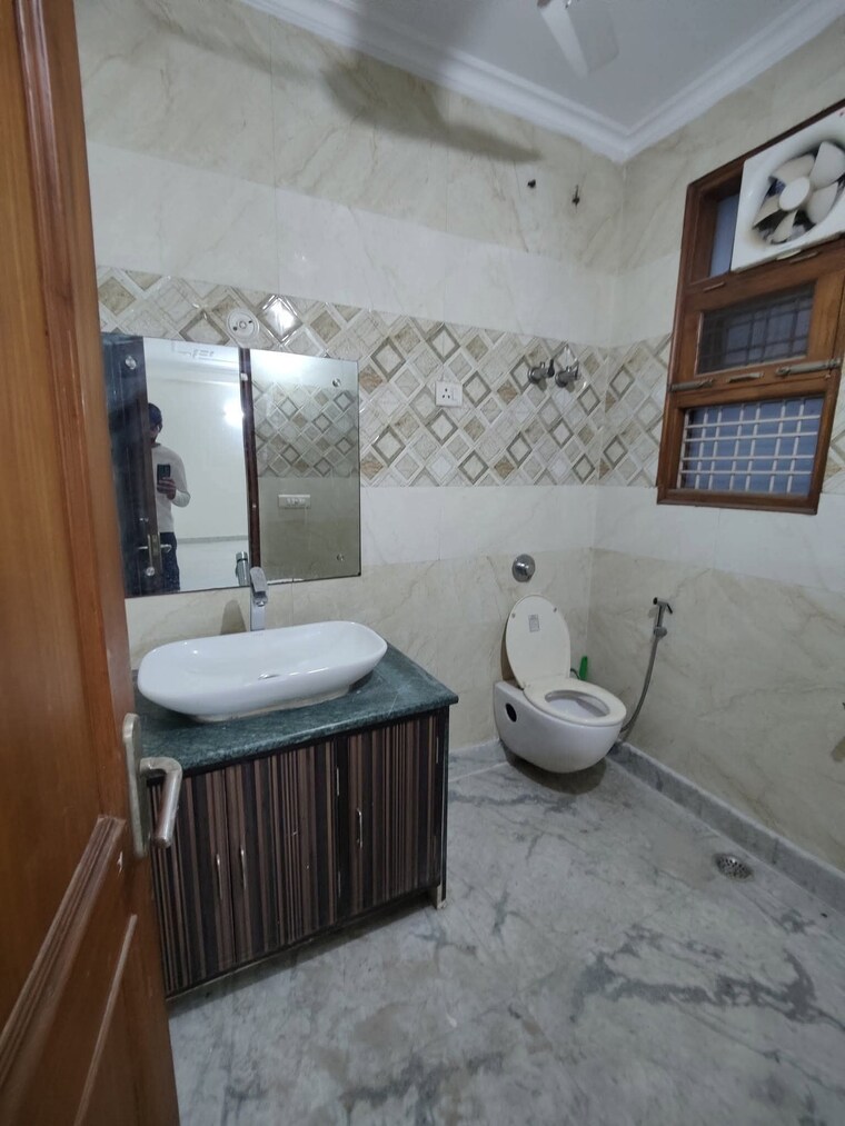Bathroom, chattarpur 3 Bedroom 1150 Sq.Ft. Builder Floor In Chattarpur Delhi 9556118